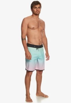 Quiksilver -Quiksilver 21a6a16239494af7a4af71cc568636cb