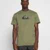 Quiksilver COMPLOGO BYJ0 - T-Shirt Print - Four Leaf Clover 1 Quiksilver COMPLOGO BYJ0 - T-Shirt Print - Four Leaf Clover -Quiksilver 5b58f89e8ed24becba5067ce83ae5741